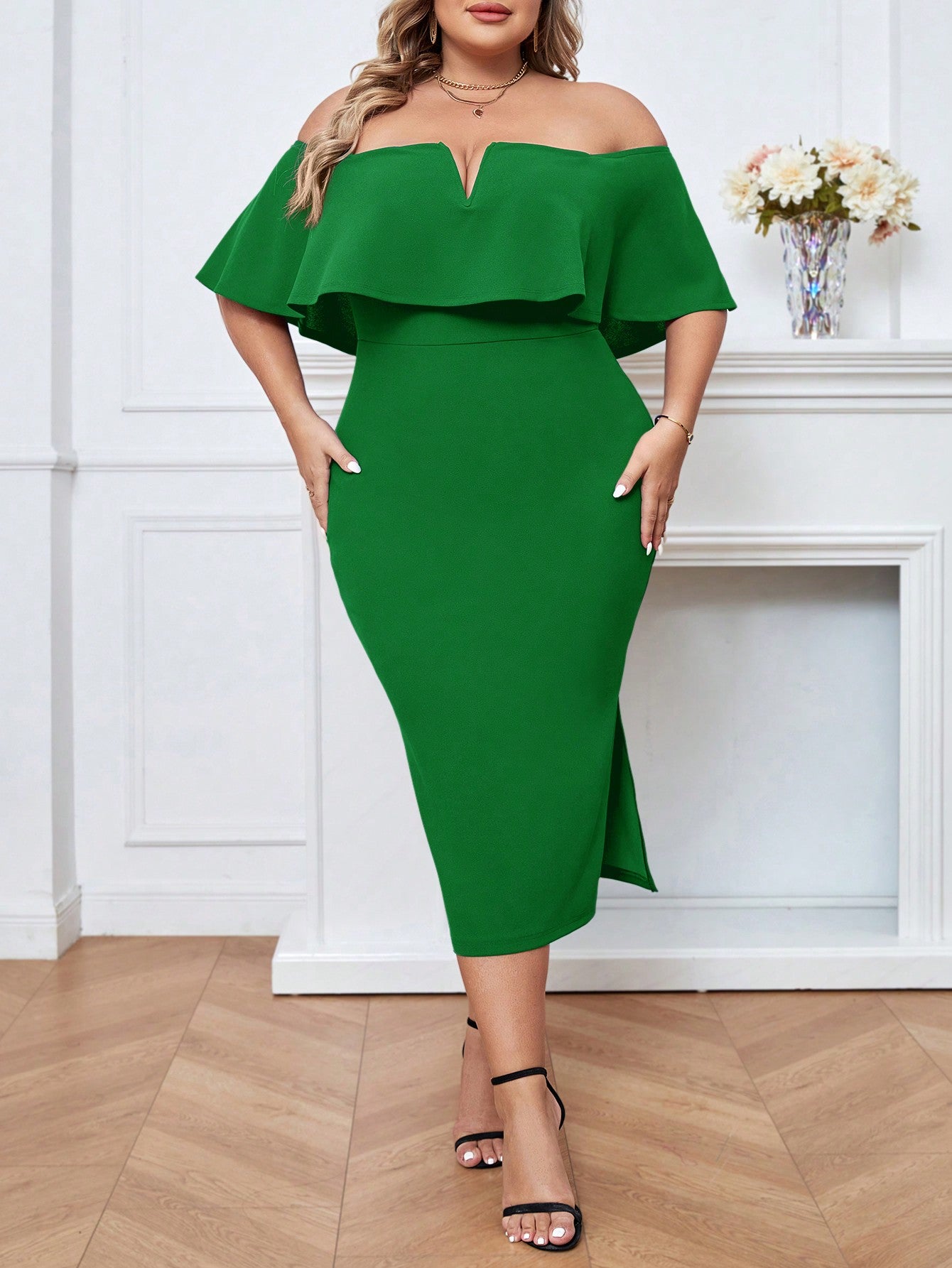 Vestido Plus Size Ombro a Ombro com Fenda Nana