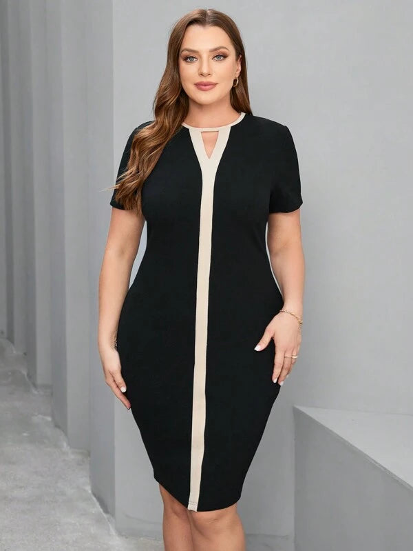 Vestido Plus Size Curto com Ziper Keity