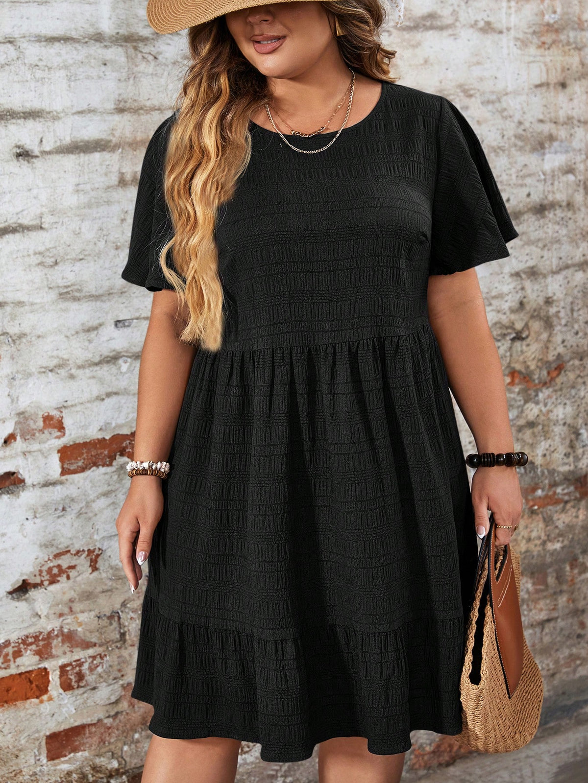 Vestido Plus Size Manga Curta com Gola Redonda Katilin