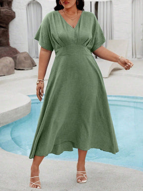 Vestido Plus Size Longo com Manga Morcego e Decote em V Linda