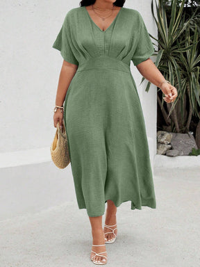 Vestido Plus Size Longo com Manga Morcego e Decote em V Linda