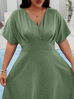 Vestido Plus Size Longo com Manga Morcego e Decote em V Linda