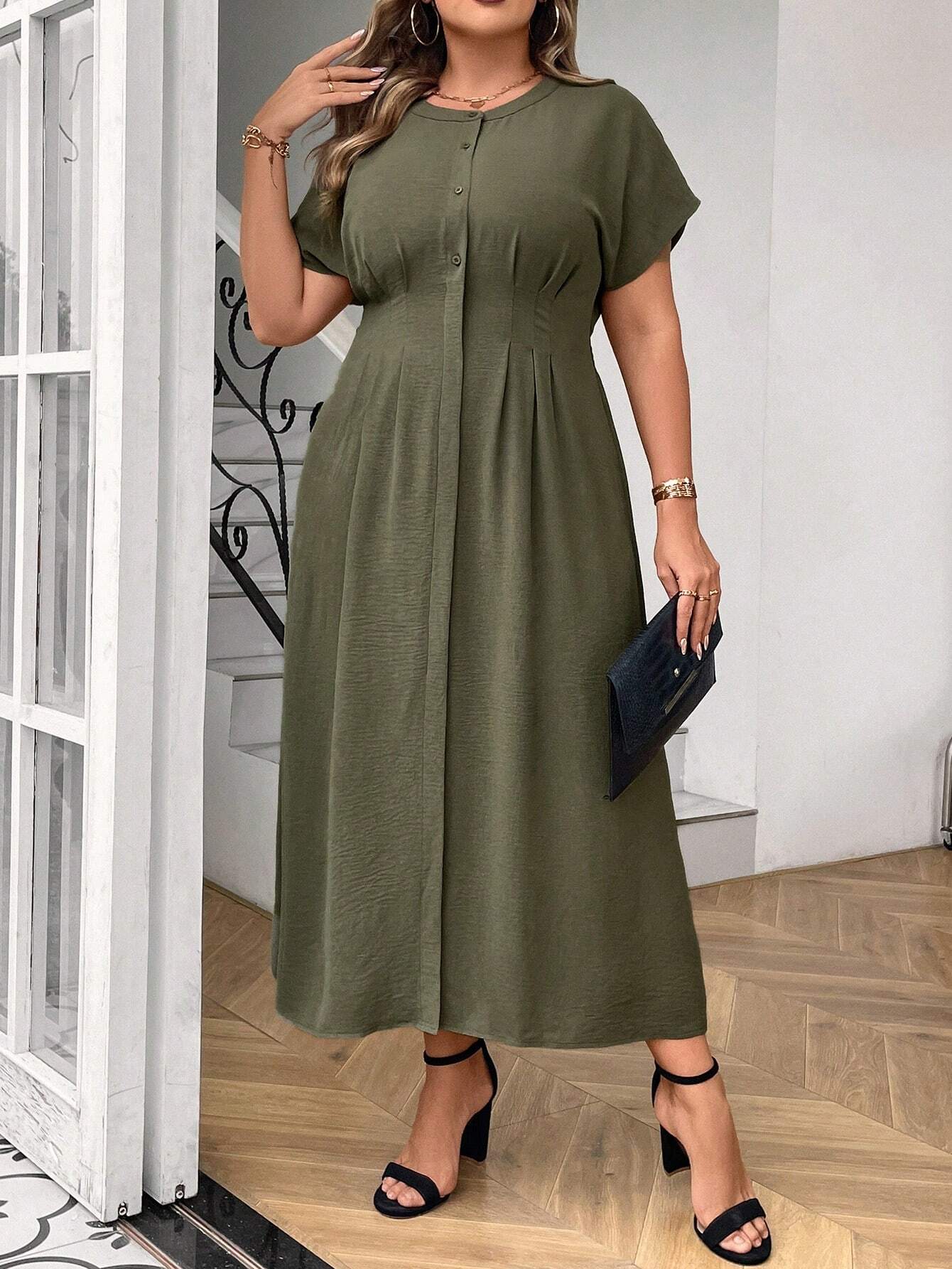 Vestido Plus Size de Verão com Manga Morcego e Detalhe Plissado Dobrável Gisele