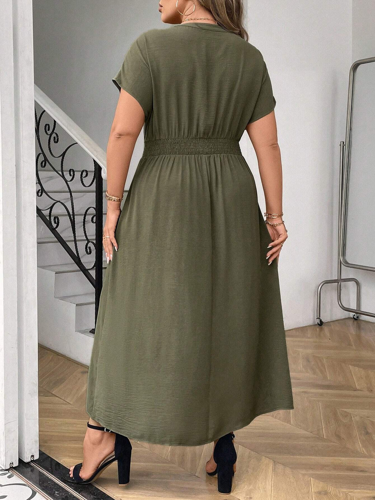 Vestido Plus Size de Verão com Manga Morcego e Detalhe Plissado Dobrável Gisele