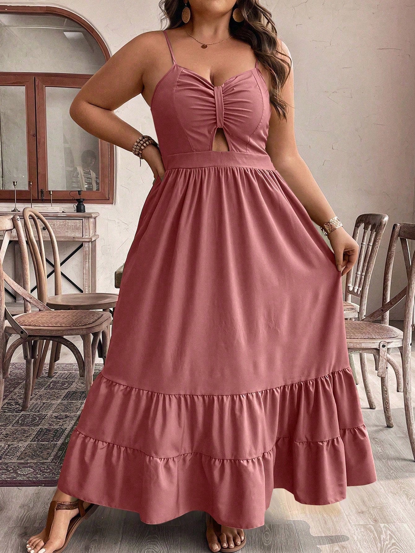 Vestido Plus Size Casual Franzido com Recorte e Babado Tina