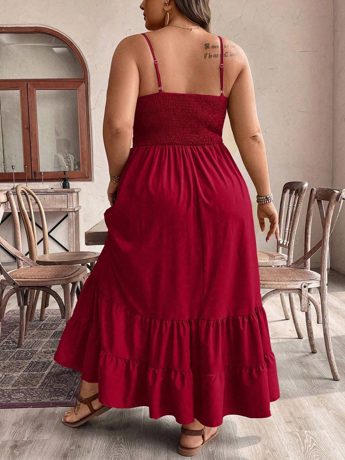 Vestido Plus Size Casual Franzido com Recorte e Babado Tina