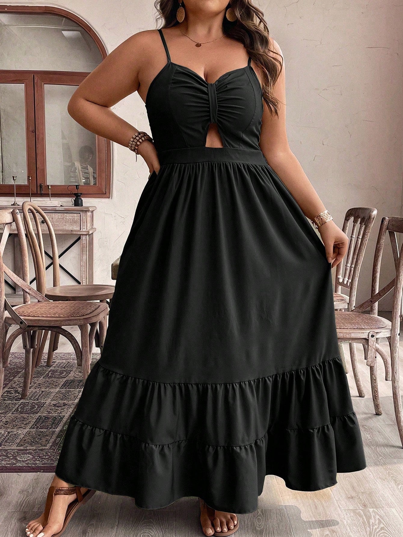 Vestido Plus Size Casual Franzido com Recorte e Babado Tina